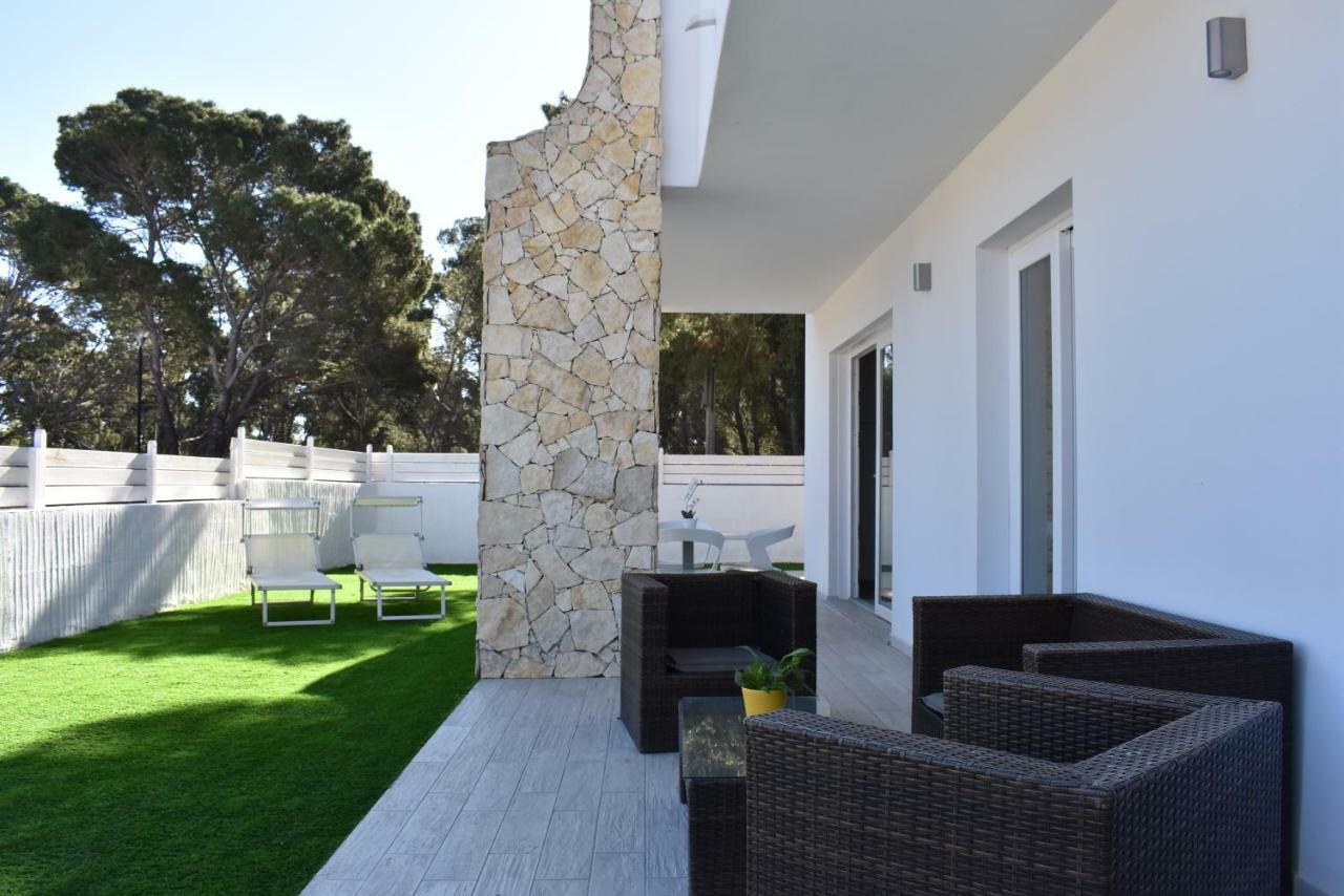 Case Vacanze "Bianco Mare" Porto Pino Exterior photo